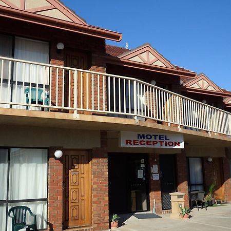 Monte Villa Motor Inn Мельбурн Екстер'єр фото